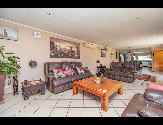 4 BEDROOM FREEHOLD FOR SALE IN WELTEVREDEN PARK